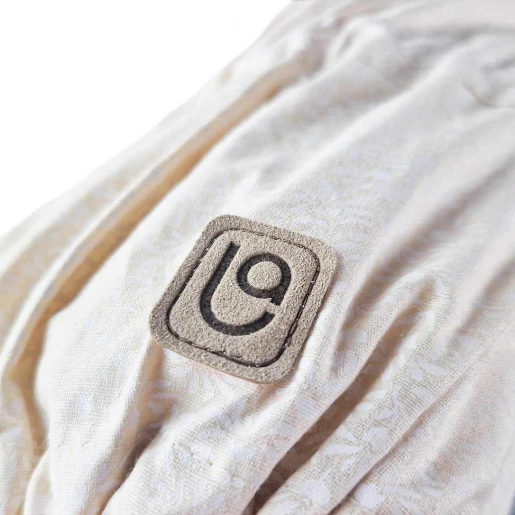 48845-2_zavinovacka-snerovaci-pevna-zada-angel-outlast-bezova-drobne-kytky-ezgif.com-webp-to-jpg-converter